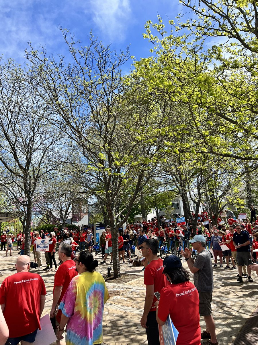 BeuBrookline's tweet photo. Following over eight and a half hours of bargaining through the night, the Brookline School Committee failed to address the issues necessary to reach a contract agreement with the Brookline Educators Union, forcing educators to strike beginning Monday. https://t.co/ukeqXWBdVG