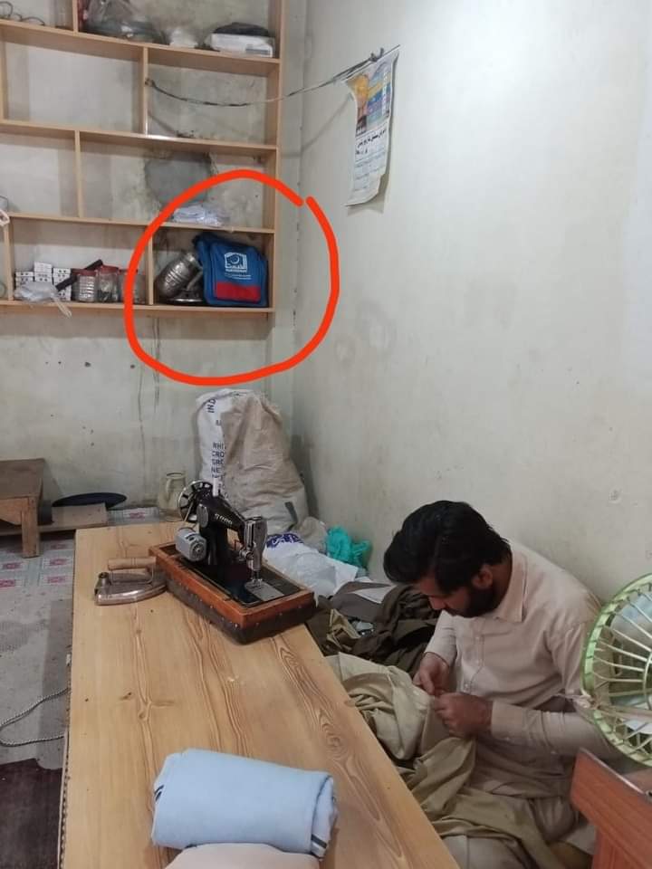 AlkhidmatOrg's tweet photo. دو وقت کی روٹی کیلئے ورکشاپوں اور ہوٹلوں میں مشقت کرنے پر مجبور سینکڑوں"چھوٹے" روزانہ 3 بجے اپنے بستے اٹھا کر خوشی خوشی الخدمت چائلڈ پروٹیکشن سنٹرز میں جاتے ہیں،جہاں ان کو بڑا بننے کا خواب دکھایا جاتا ہے، اور اس خواب کی تعبیر تک الخدمت ان کا سہارا بنتی ہے۔ 
#Support #ChildLabours https://t.co/VJr2CzxsoC