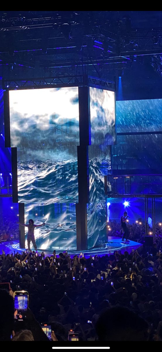 BenaissaRachel's tweet photo. J’avais des étoiles dans les yeux🤍
Merci #PNLTOUR2022 https://t.co/UIMD2yzcEV