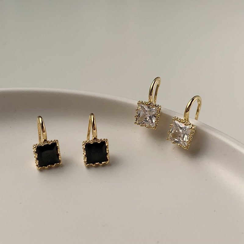 studiolaluna1's tweet photo. 𝑬𝒎𝒎𝒂 𝒉𝒐𝒐𝒌 𝒆𝒂𝒓𝒓𝒊𝒏𝒈 🤍🖤
Available in 2 colors ต่างหูแบบเกี่ยว เรียบหรูดูแพงมากกก
Price : 180 baht / pair
Material : Brass with 18k gold plated
Size : 1.6 cm in lenght

#lalunaearrings #ต่างหูเกาหลี #ต่างหู https://t.co/BzA77WWmhZ