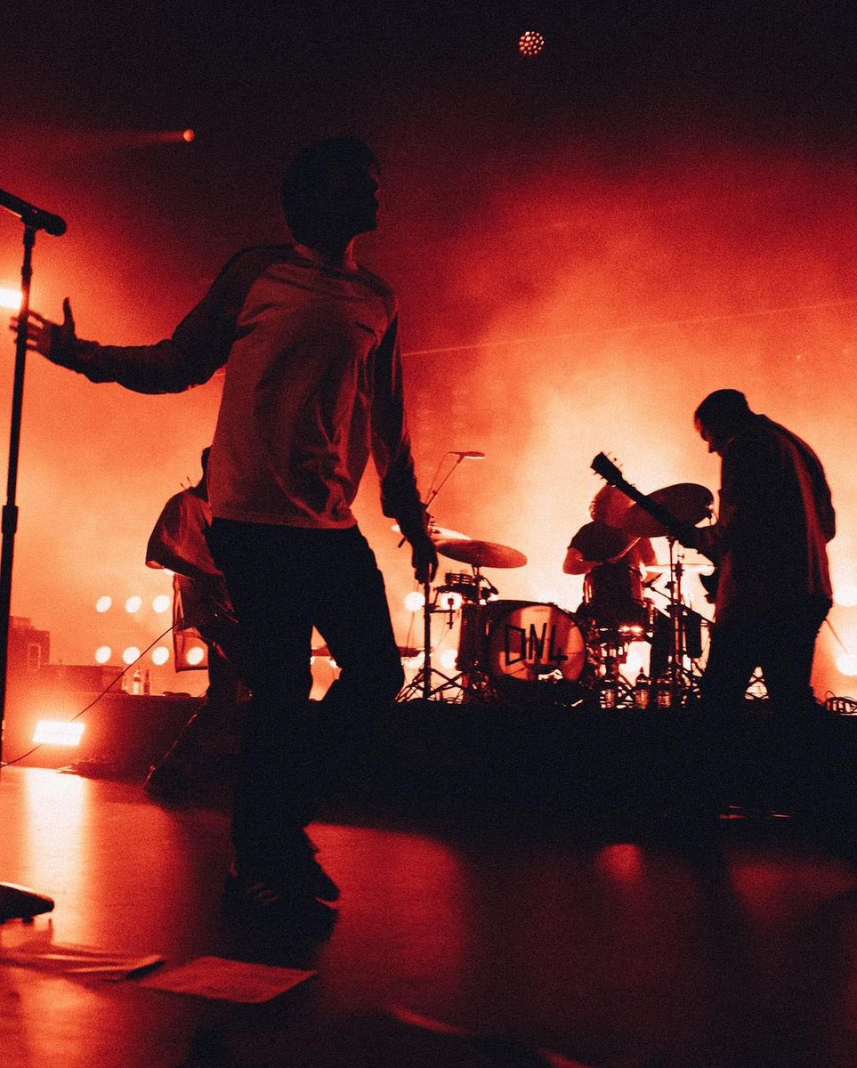 PLTTUBr's tweet photo. 📸:Louis sua banda para #LTWTLA primeira noite!
Fotografado por Joshua Halling https://t.co/YGDWNlAj2y