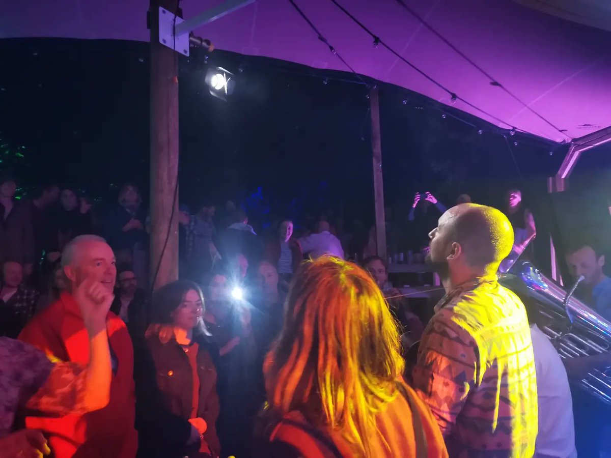 KestonCobblers's tweet photo. The third leg of our #tour is over, and it's been a brilliant few days. The festival vibe last night at The Winchester Gate in Salisbury was the perfect way to finish off!
Three more shows to go next weekend in #hull #oxford #leeds.
#livemusic #kestoncobblersclub #AlchemyTour https://t.co/EQgrMxQIrt