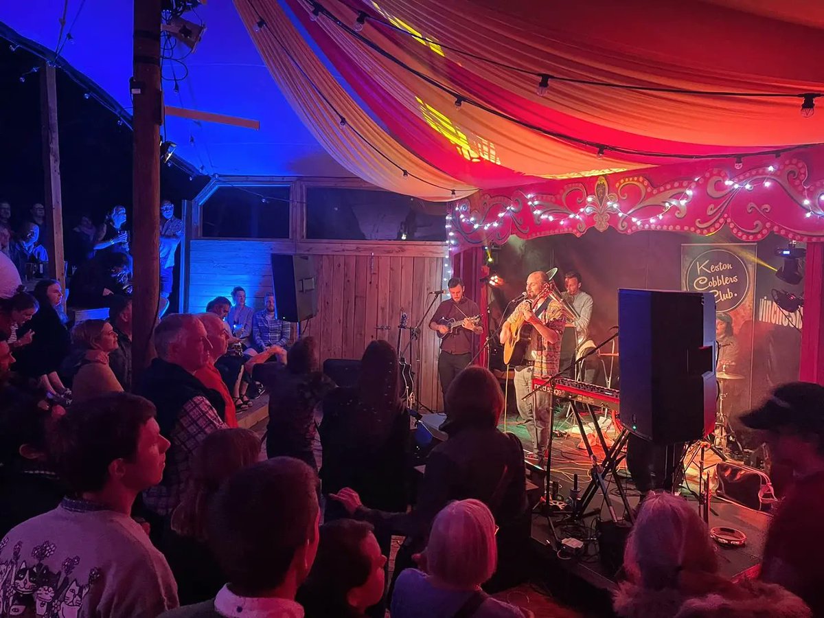 KestonCobblers's tweet photo. The third leg of our #tour is over, and it's been a brilliant few days. The festival vibe last night at The Winchester Gate in Salisbury was the perfect way to finish off!
Three more shows to go next weekend in #hull #oxford #leeds.
#livemusic #kestoncobblersclub #AlchemyTour https://t.co/EQgrMxQIrt
