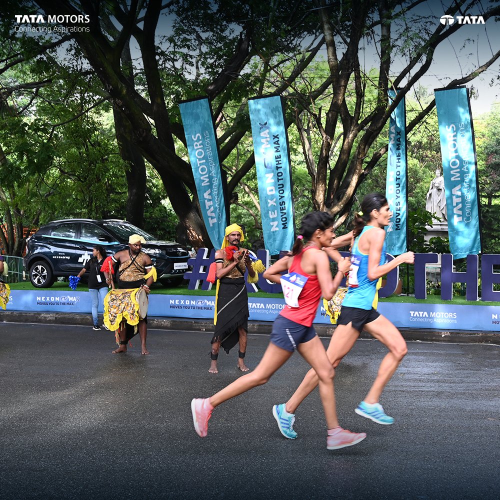 Tataev's tweet photo. Catch a glimpse of some thrilling moments from @TCSWorld10K Bengaluru Marathon driven by #NexonEVMAX.
#RunToTheMax #TCSW10K #RunToEvolve #ComeAlive https://t.co/mIrX2IdkjR