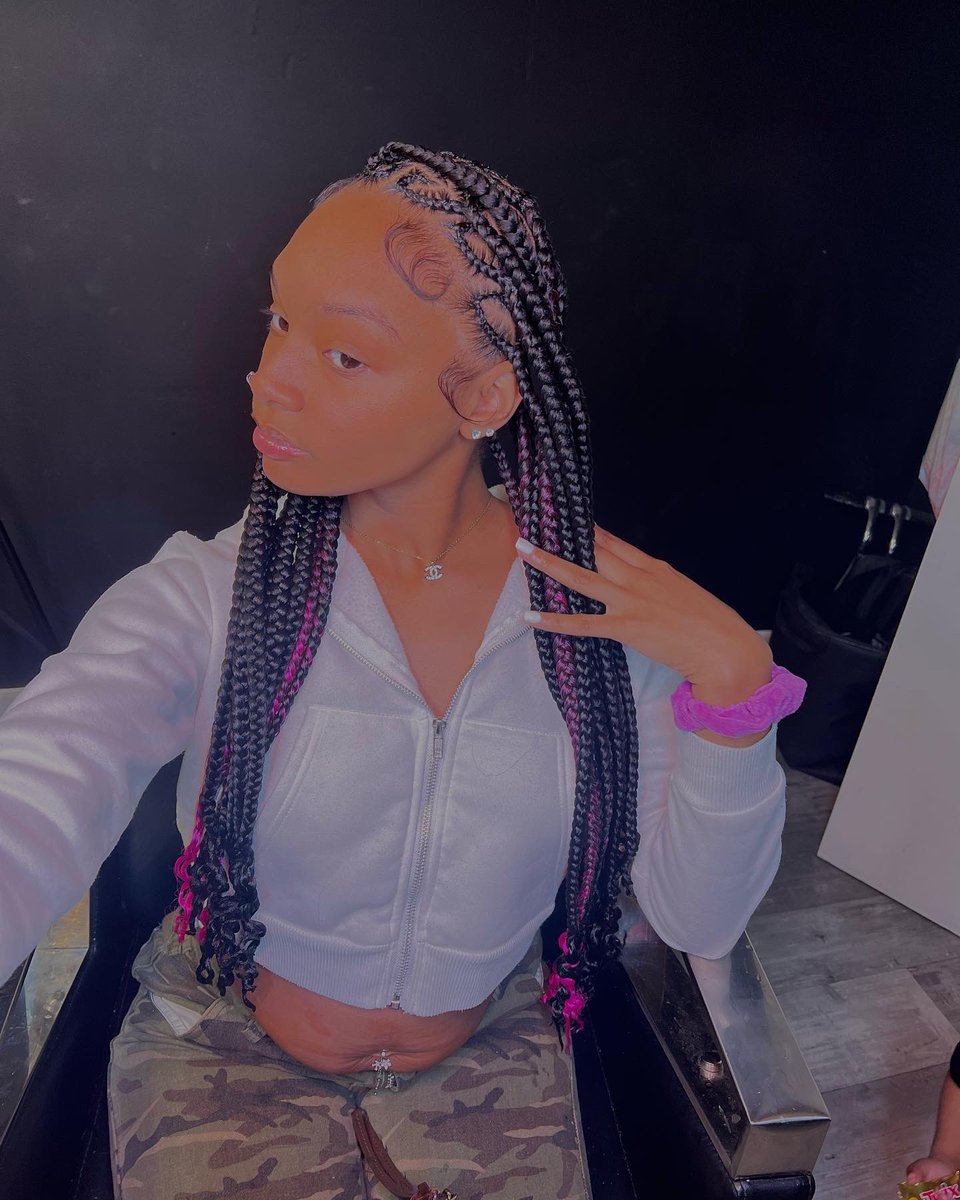 KariTakeOver's tweet photo. 💕💕💕🖤🖤💕💕🖤🖤 

#Braids #BLACK HAIR https://t.co/f9ruMPHK5t