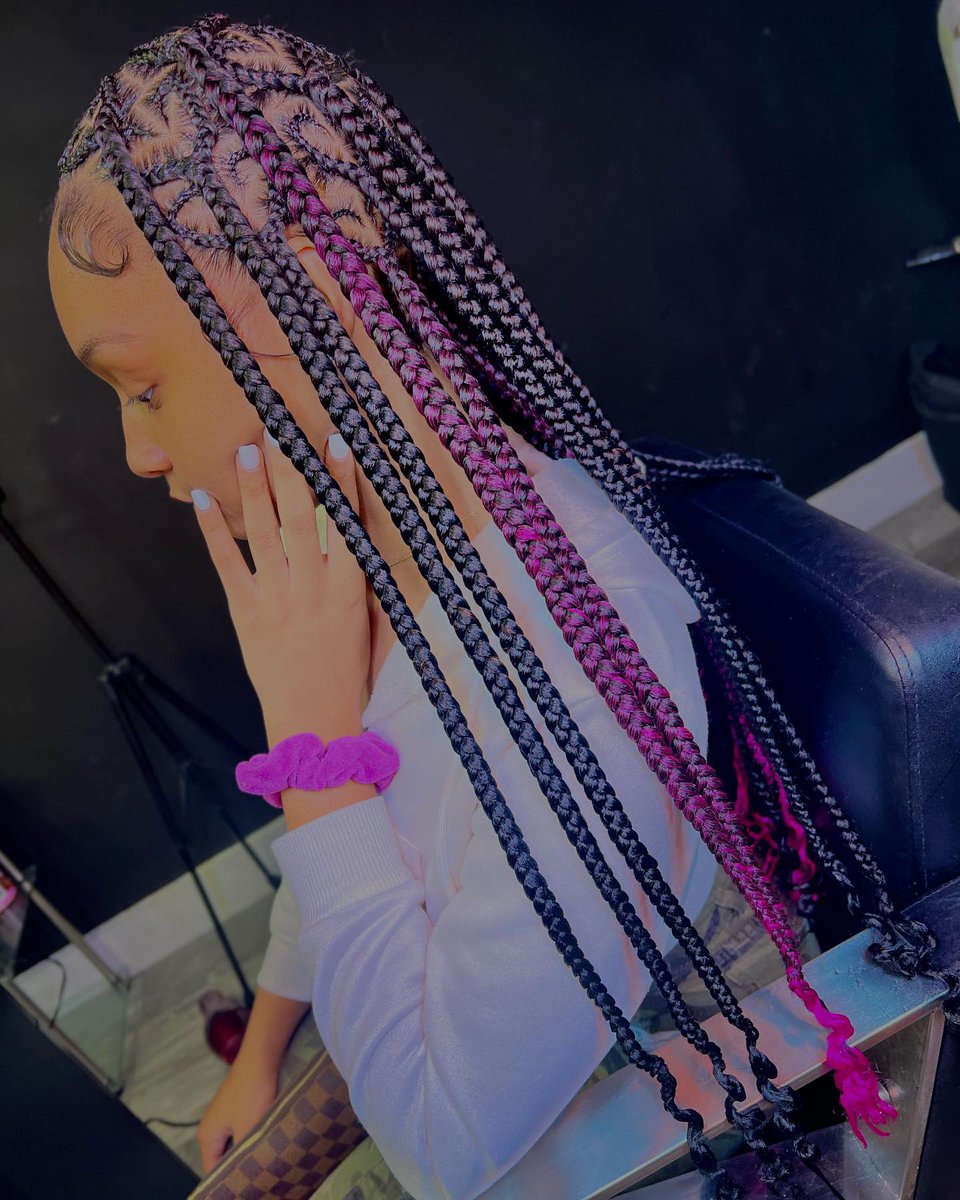 KariTakeOver's tweet photo. 💕💕💕🖤🖤💕💕🖤🖤 

#Braids #BLACK HAIR https://t.co/f9ruMPHK5t