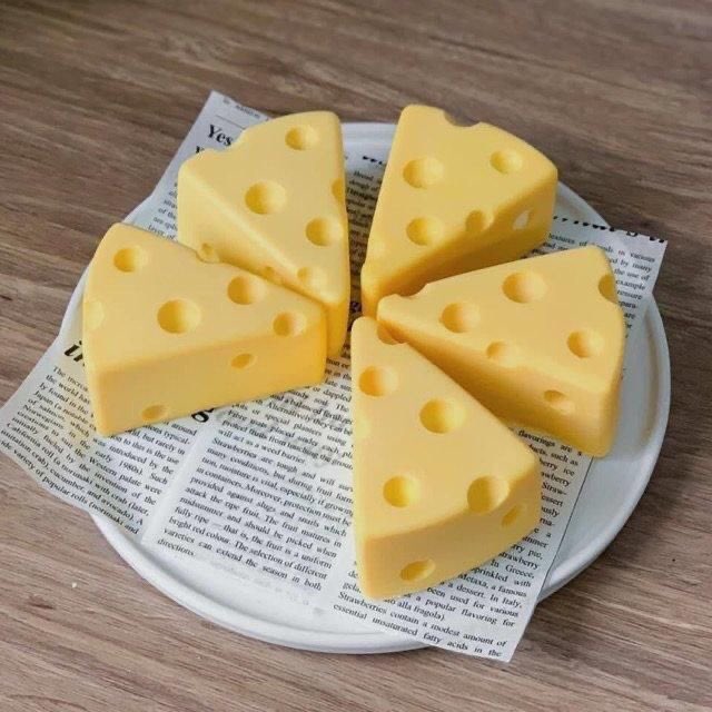 kkangjiyy's tweet photo. @bbh_baekiee @GOLDEN_RPEO @archiebahng @SZKHXUAN @CHRISTHOPRE Ini cheesecake dari momma cheesey yaa 😽💛

#Archie1stAmazingDay https://t.co/LZbgWVz8CE