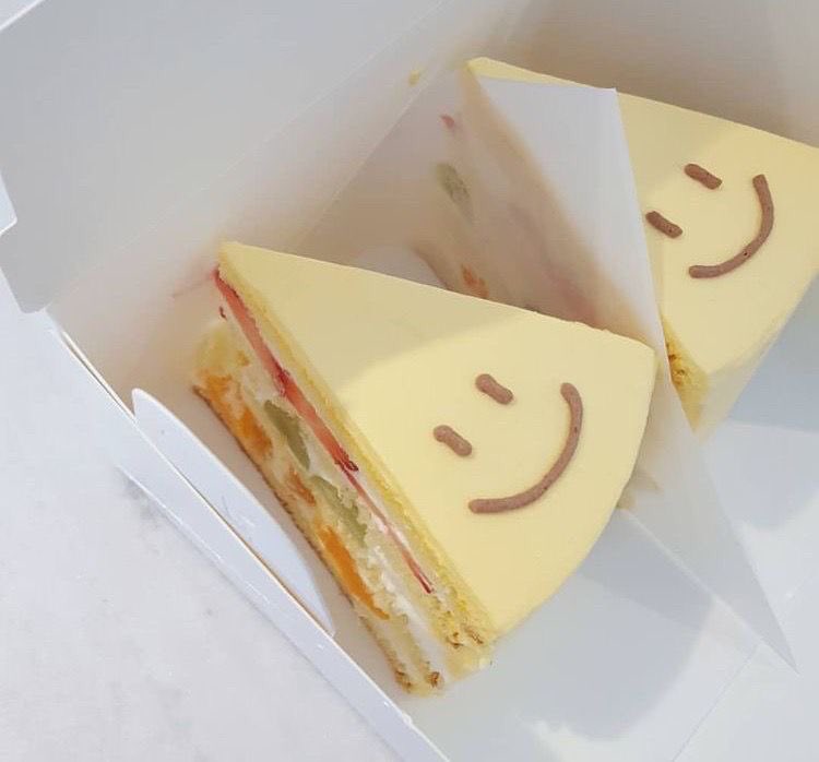 kkangjiyy's tweet photo. @bbh_baekiee @GOLDEN_RPEO @archiebahng @SZKHXUAN @CHRISTHOPRE Ini cheesecake dari momma cheesey yaa 😽💛

#Archie1stAmazingDay https://t.co/LZbgWVz8CE