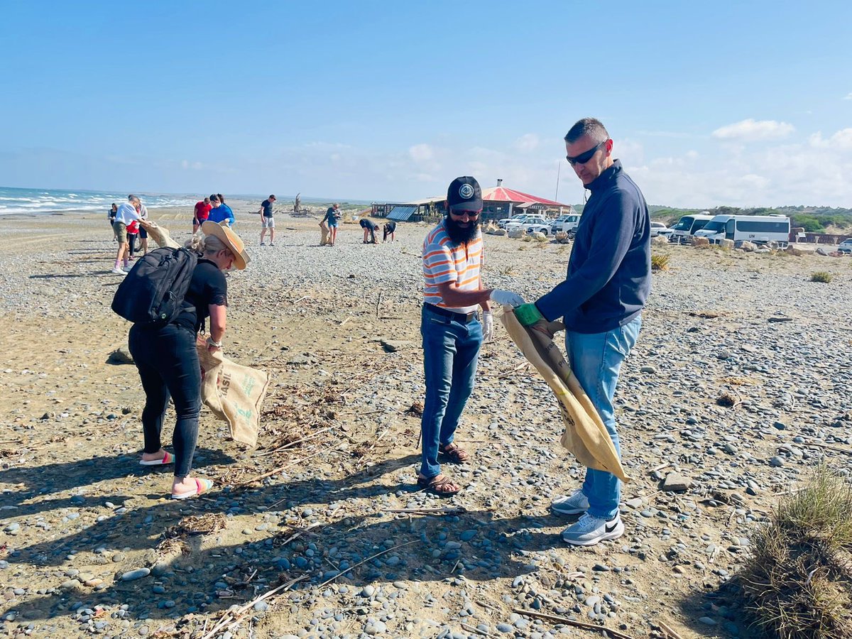 Top @UN official in #Cyprus, Colin Stewart, together with @UN_CYPRUS & @spot_turtles staff and local community joined hands this morning for a beach cleanup 🧤 in Ayia Irene/Akdeniz beach 🏝. #A4P #GreeningTheBlue #PeoplePeaceProgress