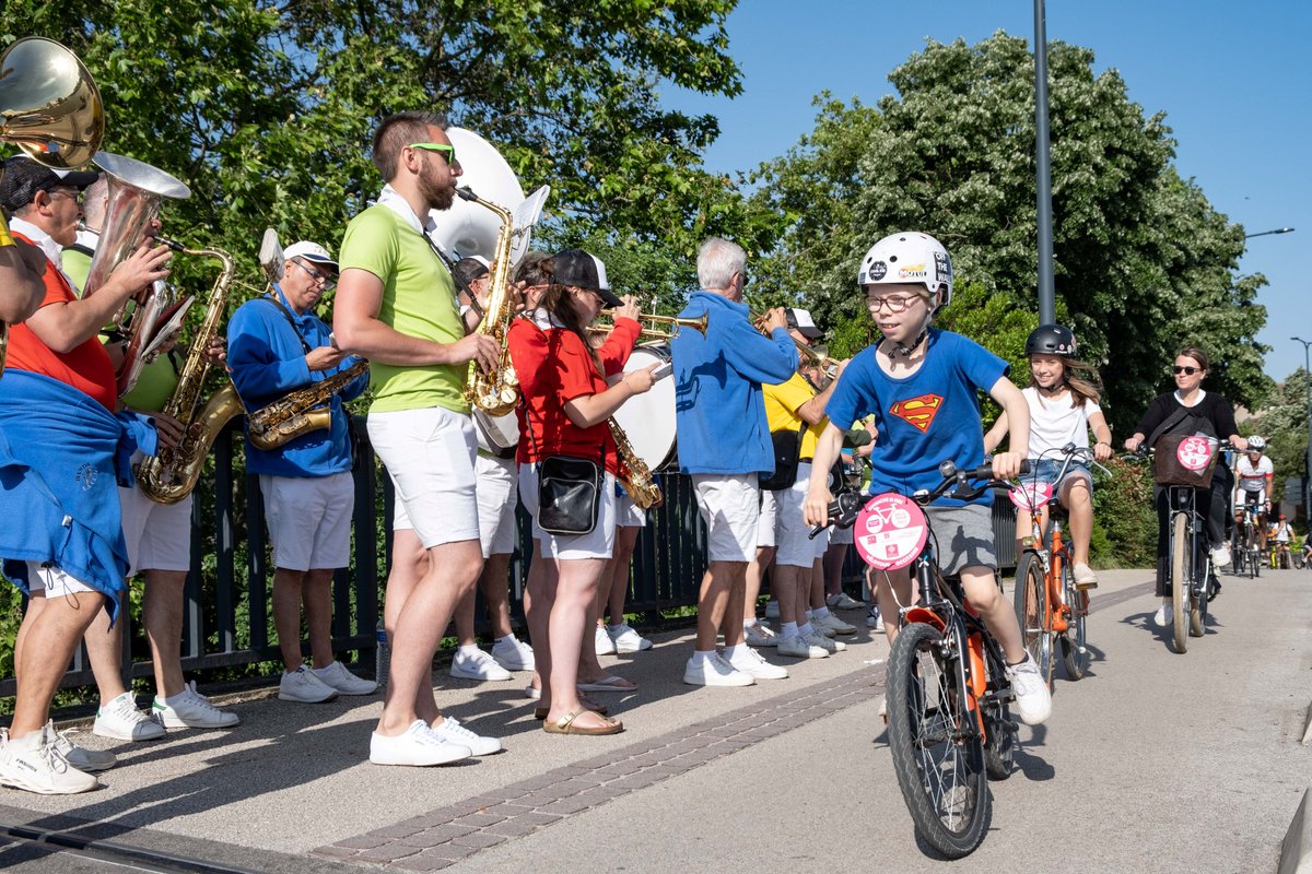 velotour's tweet photo. 🚴C'était @velotour @occitanie 2022 !
😍 4500 participants à vélo dans @Toulouse &amp; @TlseMetropole, 13 lieux ouverts, 150 volontaires mobilisés, 8 partenaires fidèles...
MERCIS À TOUS ET À TOUTES, RDV EN 2023...🙏 
@LCL @MaillotjauneLCL @GroupeGroupama @WeLoveCyclingFR @SNBPE https://t.co/goQmtdQCVi
