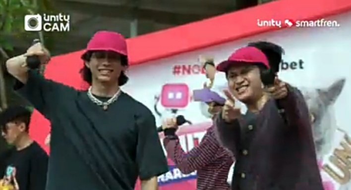 anggi_kinanthi's tweet photo. Ciee fidy nambah nih barang couple nya , setelah case hp yg couple dan sepatu yg couple , gemes banget kalian berdua 
Duo Leo yg kompak dan lawak banget 
#FIKI #SHANDY #FIDY #UN1TY https://t.co/3dNSVm1EH3