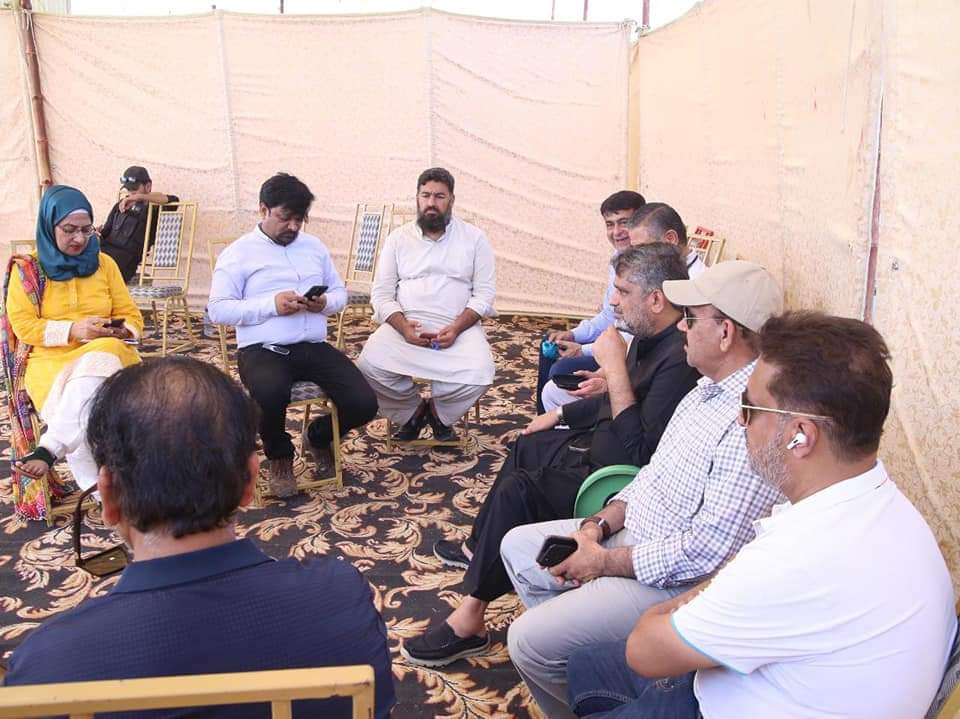 PSP_Karachi's tweet photo. باغ جناح میں خواتین جلسے کی تیاریاں مکمل

پاک سرزمین پارٹی کے صدر انیس احمد قائمخانی و دیگر مرکزی قیادت جلسہ گاہ میں موجود ہیں-

#PSPWomenJalsa https://t.co/EmfsTt4Sbh