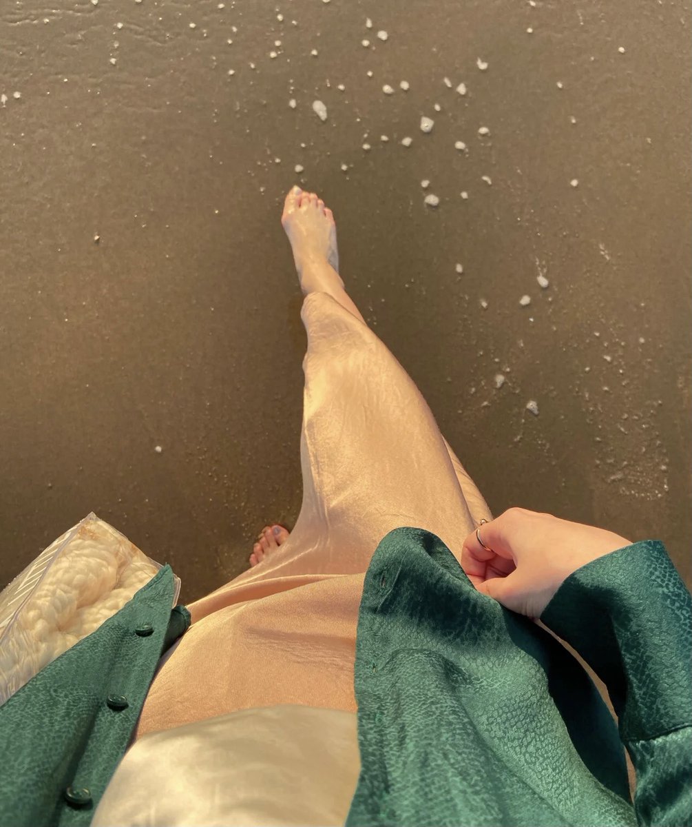 Raia20804675's tweet photo. here comes the sun☀️ https://t.co/4ofVuEzvCR