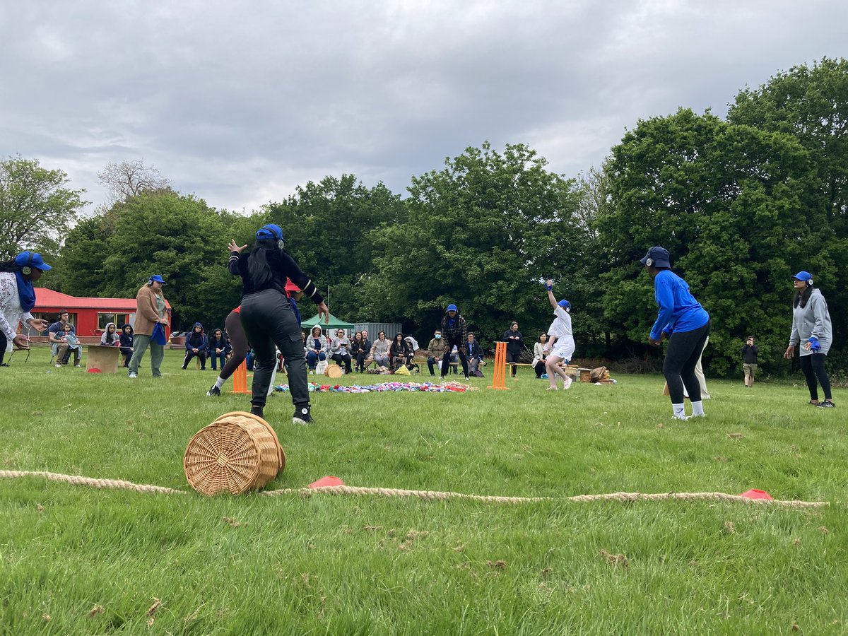 jakeuntied's tweet photo. Rain hasn’t stopped play for @Womenandtheatre’s #athousandthreads - what a lovely afternoon. https://t.co/b5xmsdtXBc