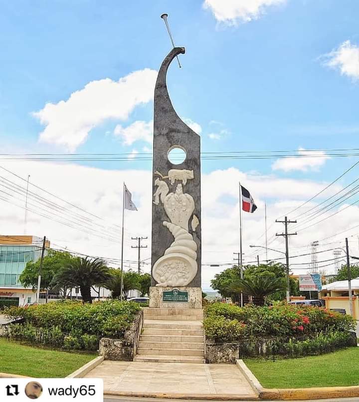 Día del Agricultor 
#15DeMayo #MocaRD 

Monumento al Agricultor.
Este fue levantado en homenaje al hombre del campo y como símbolo distintivo de la Villa Heroica de Moca, la capital agrícola del país.

 #wady65