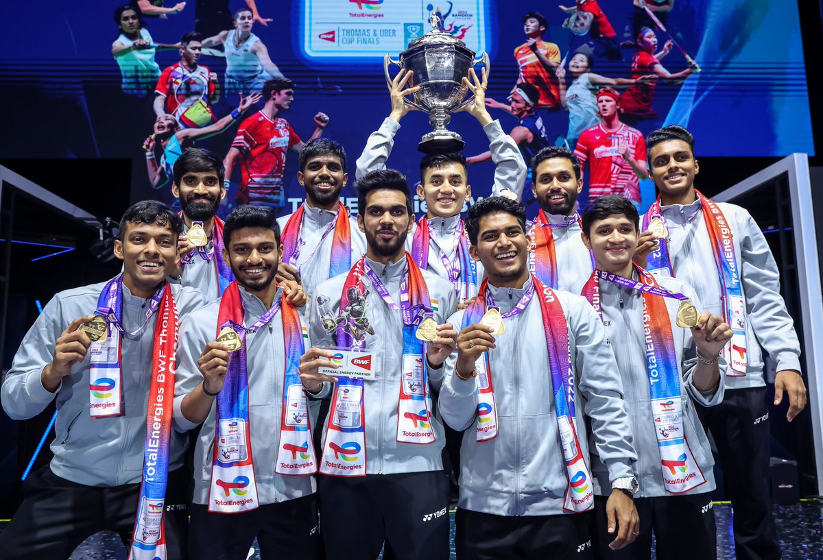 BAI_Media's tweet photo. 𝐖𝐄 𝐀𝐑𝐄 𝐓𝐇𝐄 𝐂𝐇𝐀𝐌𝐏𝐈𝐎𝐍𝐒 🏆🌟

A picture worth framing! 🖼 

📸: BWF

#TUC2022
#ThomasCup2022
#ThomasUberCups
#IndiaontheRise
#Badminton https://t.co/iO5b3Vs82Q