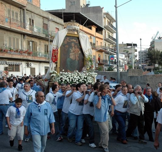 AvvenirediCal's tweet photo. Madonna di Modena, dopo il rinvio oggi la processione
👉 Qui il programma: https://t.co/6mzGrAda1X #processioni #madonna #modena #reggiocalabria https://t.co/HFHh0fERMt