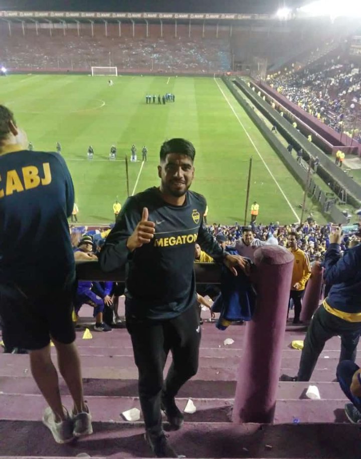 mp_xeneize's tweet photo. Vayas donde vayas voy a ir... Vos sos la razón de mi existir 🗣️🇺🇦💙💛 https://t.co/Li9cMQZS7C