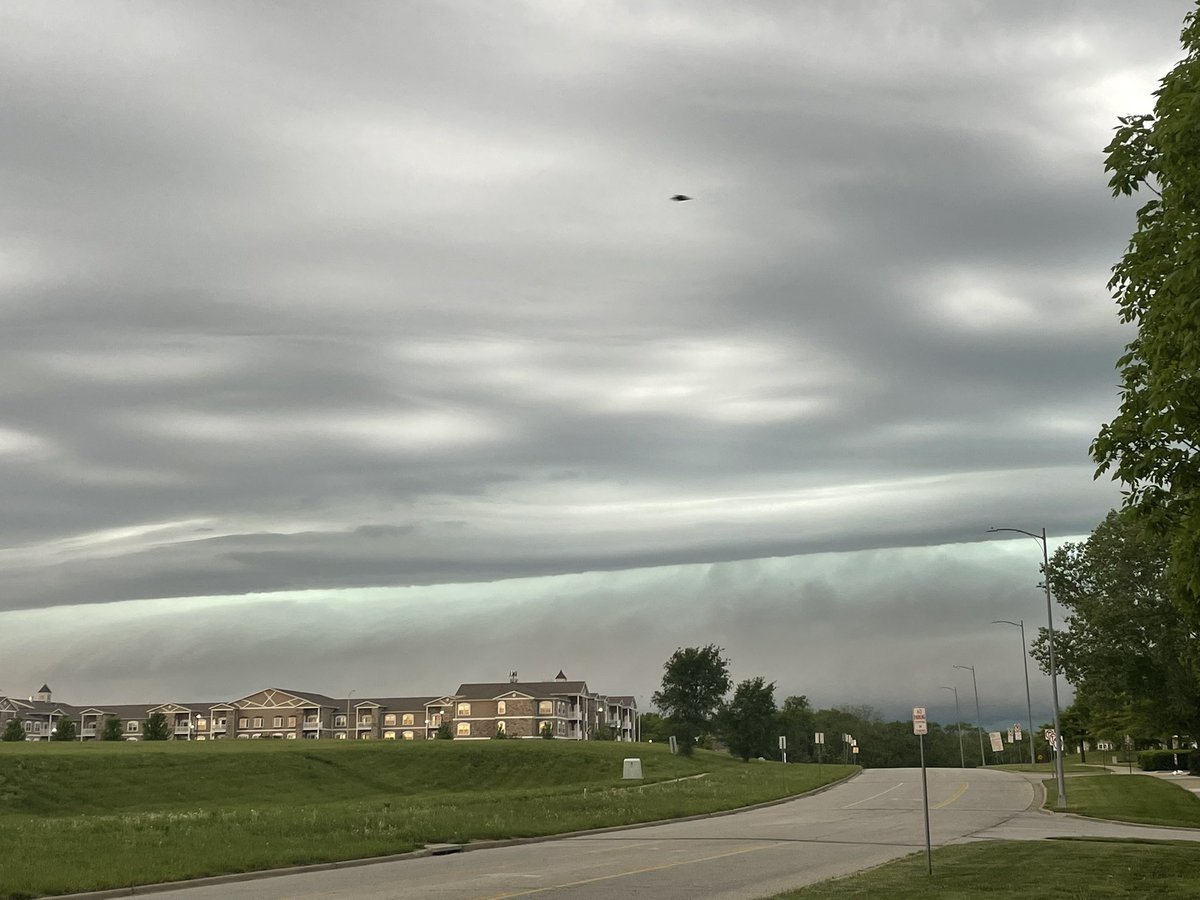 Shelf cloud as the storm rolled in to <a href="/CityofOlatheKS/">City of Olathe, Kansas</a> this morning <a href="/glezak/">Gary Lezak</a>