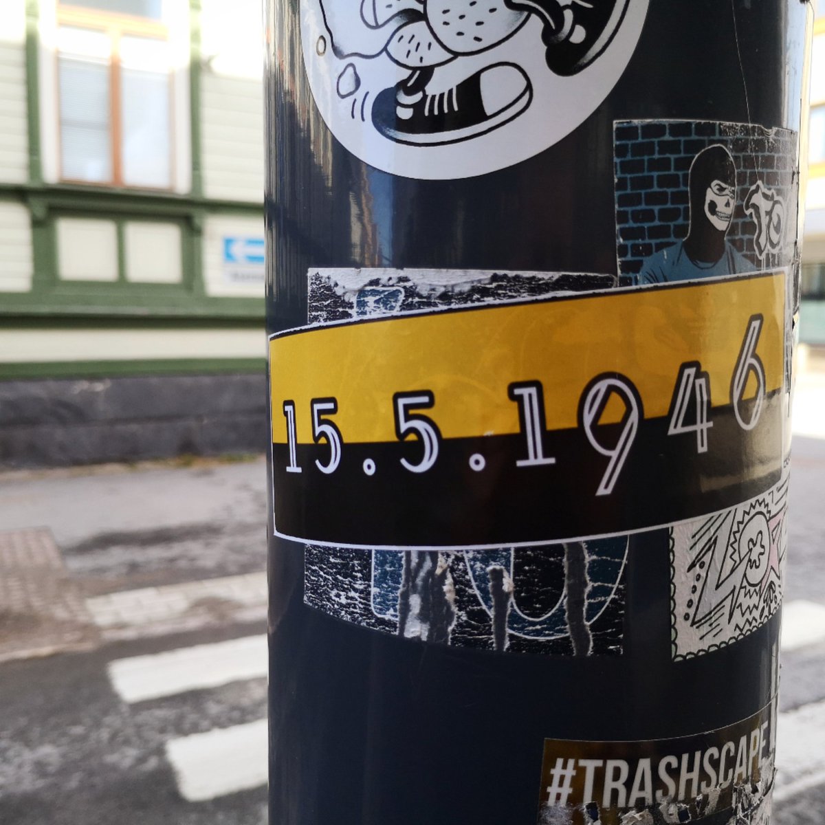 Poromafia's tweet photo. Hyvää syntymäpäivää rakas Oulun Kärpät 💛🖤

#kärpät https://t.co/JwJFmZ7Y7x