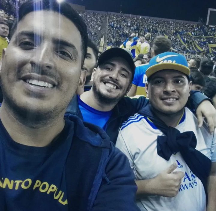 mp_xeneize's tweet photo. Vayas donde vayas voy a ir... Vos sos la razón de mi existir 🗣️🇺🇦💙💛 https://t.co/Li9cMQZS7C