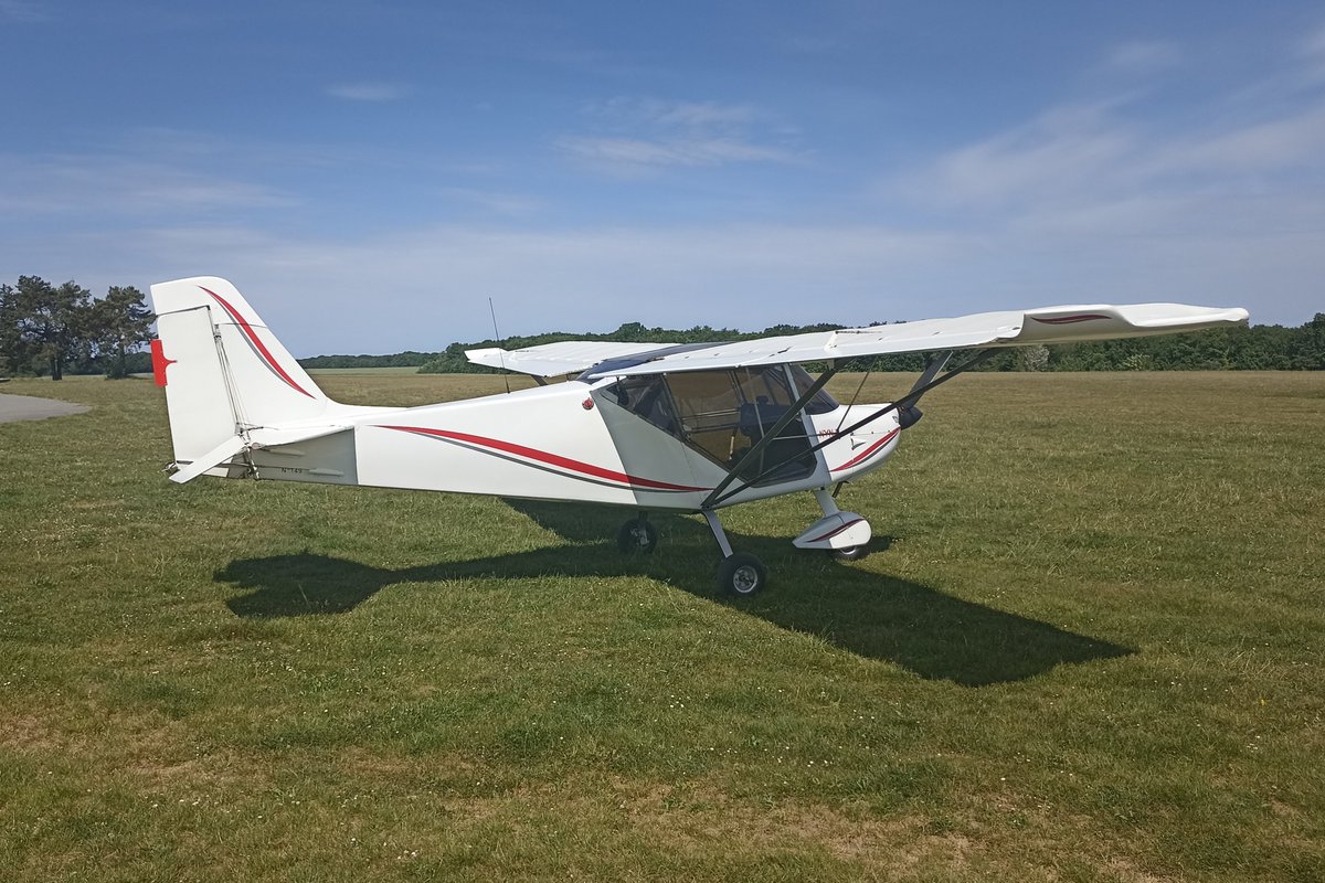Globe_Spotter's tweet photo. A La Ferté-Alais, un temps superbe avec du vent (15 kt) mais un vol d'entrainement au PTE - PTU qui s'est très bien passé. Trop content !! 😍😍😍😍🤩🤩🤩
#ULM #ULMGeeks #ULMPassion #ULMLiberte #ElevePilote @FFfplum #LaFerté #Cerny #LFFQ #JeSuisElevePilote #ElevePiloteULM https://t.co/PimooR1T3Q