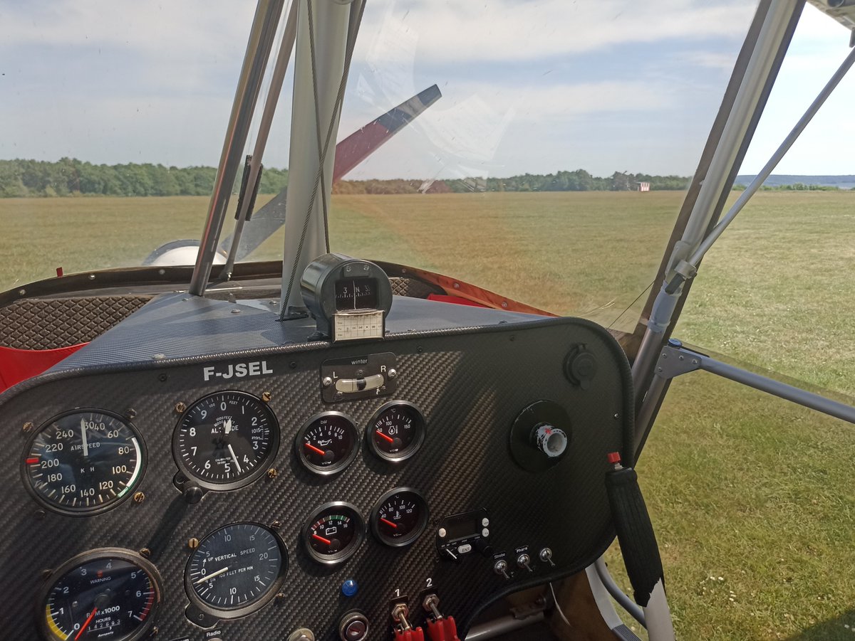 Globe_Spotter's tweet photo. A La Ferté-Alais, un temps superbe avec du vent (15 kt) mais un vol d'entrainement au PTE - PTU qui s'est très bien passé. Trop content !! 😍😍😍😍🤩🤩🤩
#ULM #ULMGeeks #ULMPassion #ULMLiberte #ElevePilote @FFfplum #LaFerté #Cerny #LFFQ #JeSuisElevePilote #ElevePiloteULM https://t.co/PimooR1T3Q