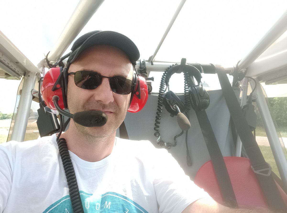 Globe_Spotter's tweet photo. A La Ferté-Alais, un temps superbe avec du vent (15 kt) mais un vol d'entrainement au PTE - PTU qui s'est très bien passé. Trop content !! 😍😍😍😍🤩🤩🤩
#ULM #ULMGeeks #ULMPassion #ULMLiberte #ElevePilote @FFfplum #LaFerté #Cerny #LFFQ #JeSuisElevePilote #ElevePiloteULM https://t.co/PimooR1T3Q