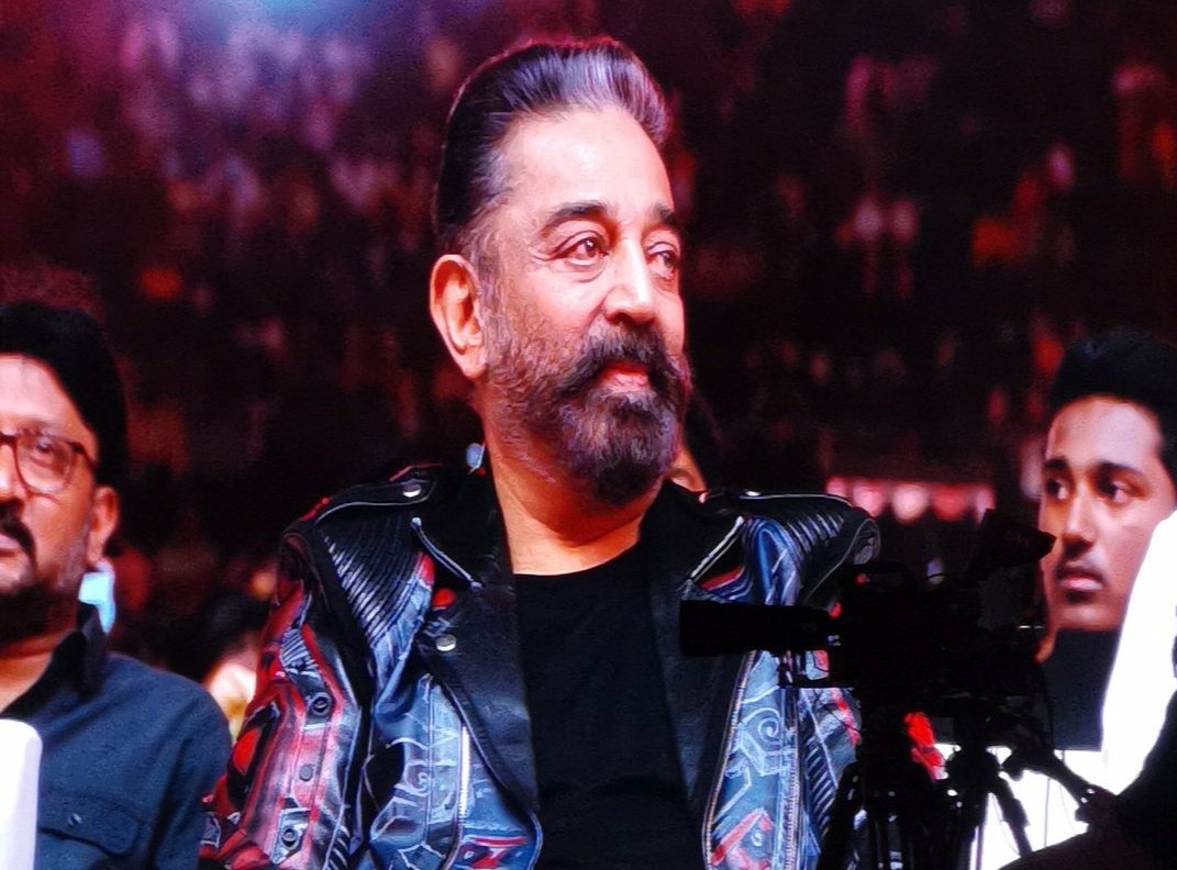MirchiOffl's tweet photo. #Aandavar @ikamalhaasan at #VikramAudioLaunch https://t.co/8QPJC8IFrl