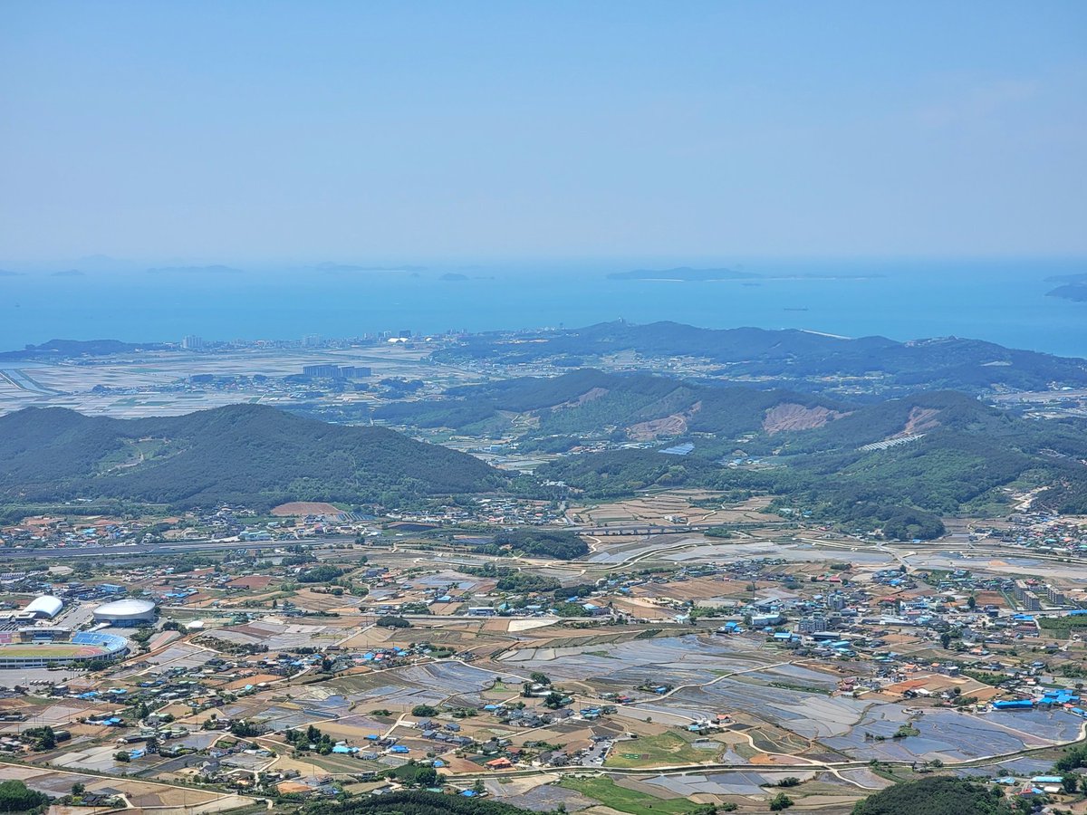 ChrisAstro's tweet photo. It was too windy to do paragliding today but the view at the top was amazing! π°π·ποΈβ±οΈ πͺ#SouthKorea #exploreROK #Korea #exploreKorea #travel #visitSouthKorea #DaecheonBeach #Daecheon #paragliding #ogmasan https://t.co/tTyhmJgRvv