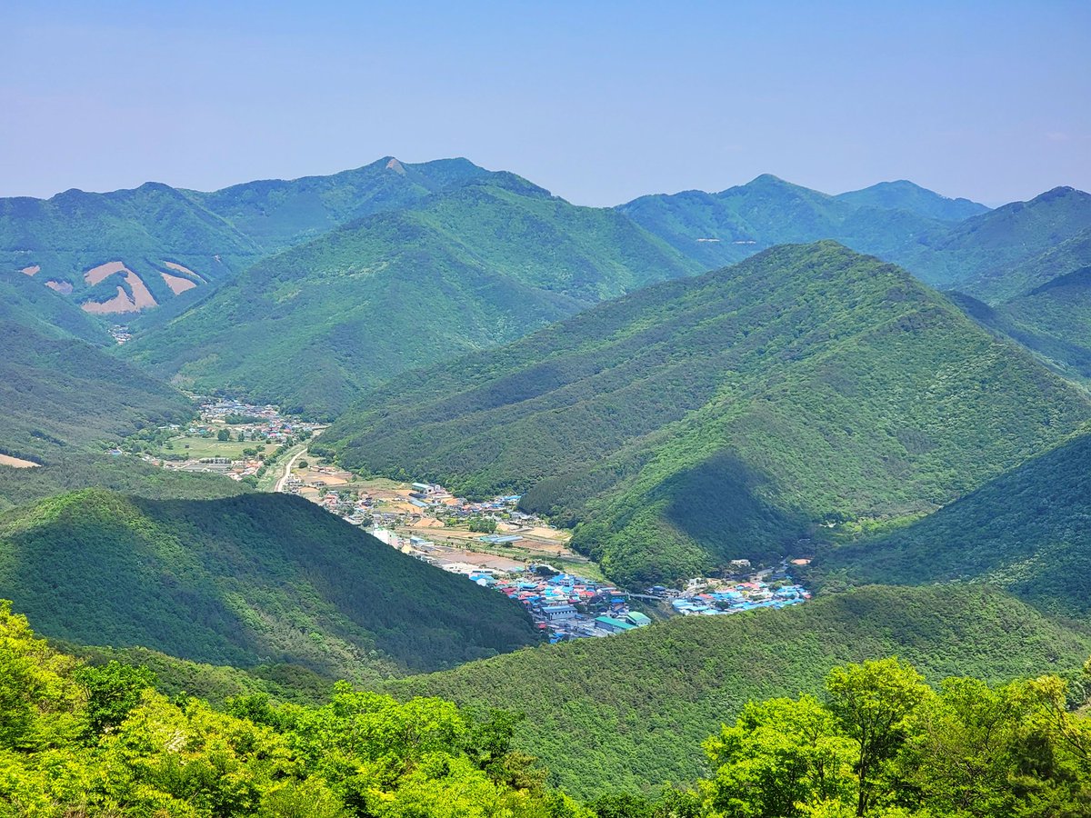 ChrisAstro's tweet photo. It was too windy to do paragliding today but the view at the top was amazing! π°π·ποΈβ±οΈ πͺ#SouthKorea #exploreROK #Korea #exploreKorea #travel #visitSouthKorea #DaecheonBeach #Daecheon #paragliding #ogmasan https://t.co/tTyhmJgRvv