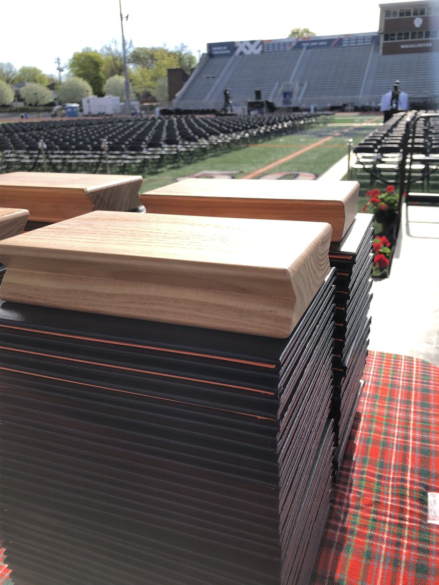 Macalester's tweet photo. From a Commencement into a celebration, we're back today at the Macalester Stadium to celebrate the Classes of 2020 and 2021, who missed out on in-person ceremonies. Congratulations, @macalumni! #mac2020 #mac2021 #heymac π§‘ π π https://t.co/PNczduZeTB