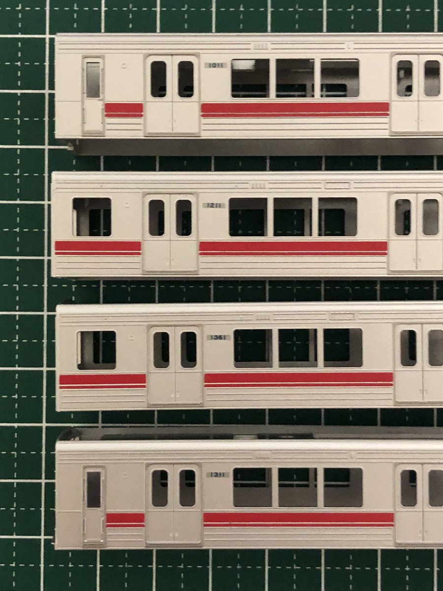 tkk103series's tweet photo. 9007Fに便乗して塩漬けになっていたＧＭ製東急1000N系1010F+1011Fの本格着手。車番インレタは9007F同様プレートは世田谷車輌センター　#sscmodel の銀マスクインレタ、車番はトレジャー製を使用。併せてデハ1310号車には棒状のIRアンテナが付く為、前面•妻面の手摺を除去して取付穴を開けました。 https://t.co/FcidKZjALw