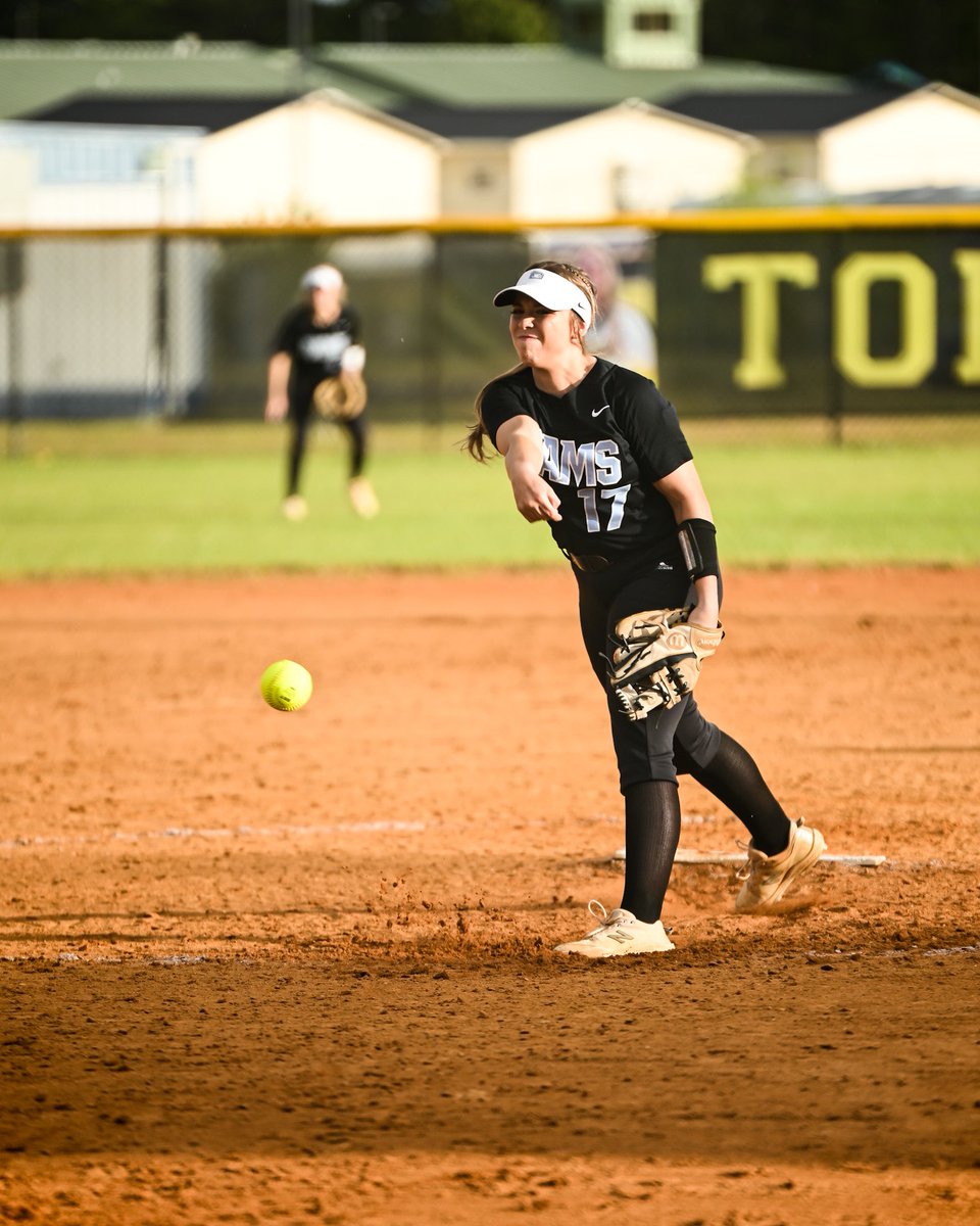 WJG_Sports's tweet photo. 14 teams started the journey
9 teams qualified for the postseason
3 teams are left to chase the championship
Here’s a NCHSAA playoff roundup for softball ahead of round three! More pics and links to videos are in the article! https://t.co/rQy4OLN3W3

@sjtrojansball https://t.co/95ZQO4tixv