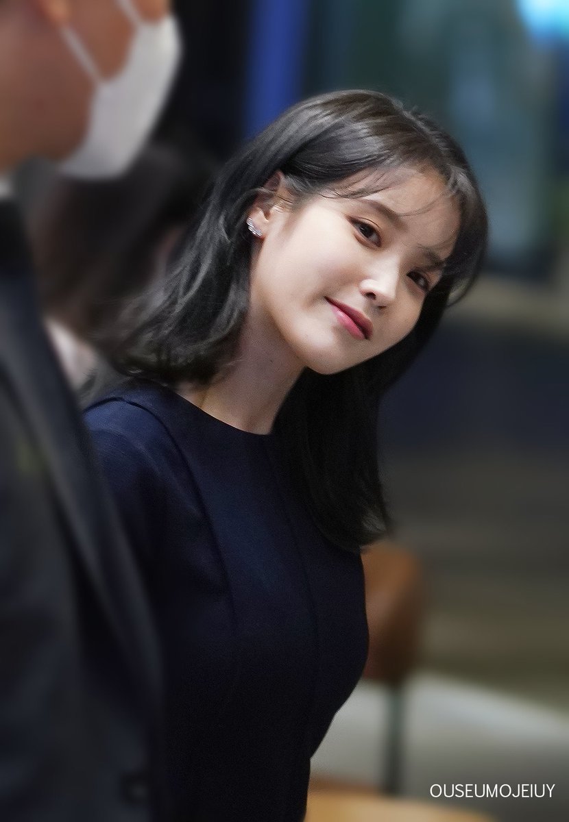 Uaena_ir's tweet photo. You are the most beautiful,the kindest and the most talented.
Happy IU day 🥳🎊🎉🎂

#30SpringsWithIU
#서른살의봄_지은아_생일축하해
@_IUofficial
@lily199iu https://t.co/0foABCQbFh