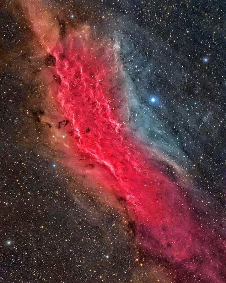 maiz_julio's tweet photo. NGC1977 California nebula by Hubble telescope #NASA #ESA #Nebula #universe #Space @NASAHubble
. https://t.co/NWLotgnq9D