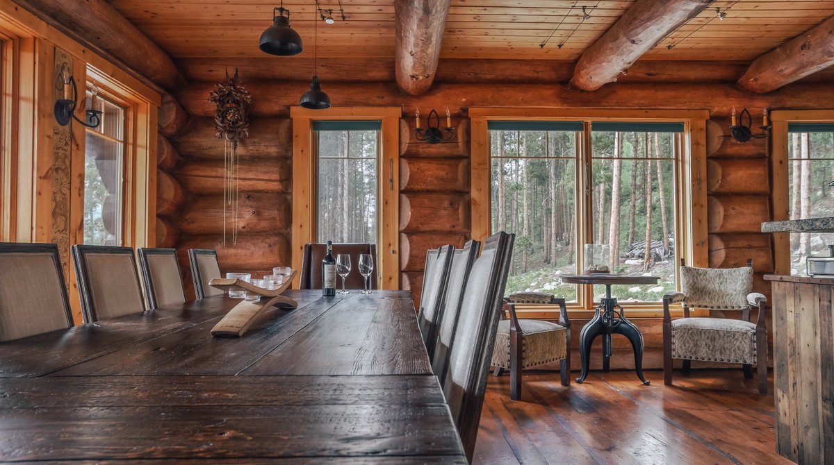 NadiaPalmaPhoto's tweet photo. The beauty of a Mountain Log Home 
#breckrealestate #realestateCO #realestatephotography #COhomes https://t.co/F3qza7SdKb