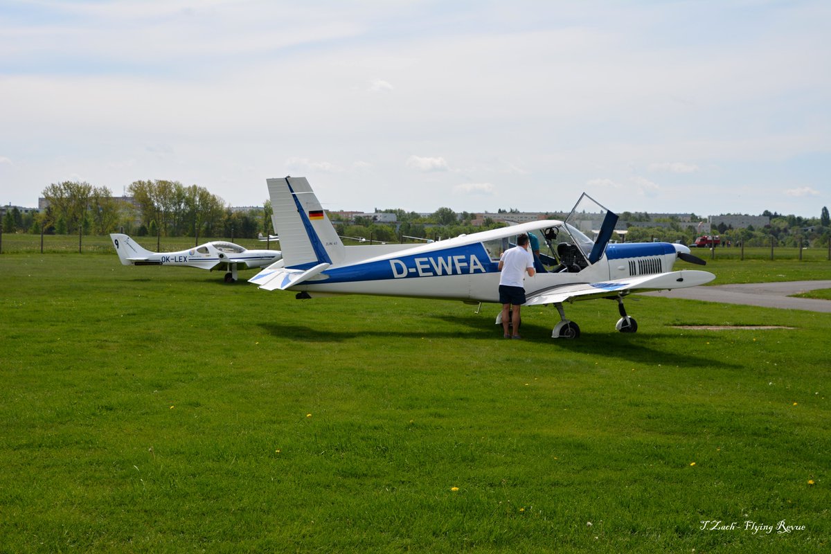 FlyingRevue's tweet photo. Včerejší návštěva na letišti EDBI (Zwickau), v rámci natáčení letišť pro naší videodatabanku. A příjemné překvapení v podobě trojice Zlínů (Z-42MU D-EWMK, Z43 D-EWFA a Z43 D-EWFE). #z42 #z43 #zlinairplane #zlinaircrafts #zwickau #edbi https://t.co/13wSB7rq3b