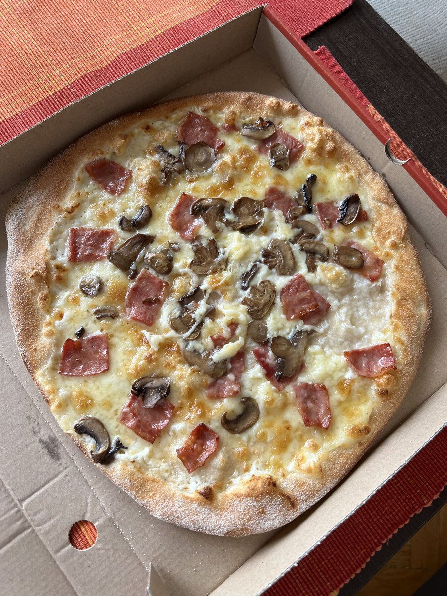 ItsTheRealHimbo's tweet photo. hola @telepizza_es, que es que resulta que la pizza ha venido “un poquito aplastada” https://t.co/lB276j0Sxo