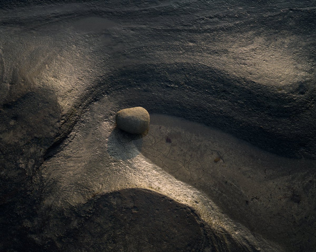 pappusrkr's tweet photo. One of my favourite abstract image from Weizhou island. Finding a composition with right character of light is time consuming and a tiring process. I photographed this particular part of Weizhou island on three mornings and it was the shot from the second day. https://t.co/JqAE4jNRFK