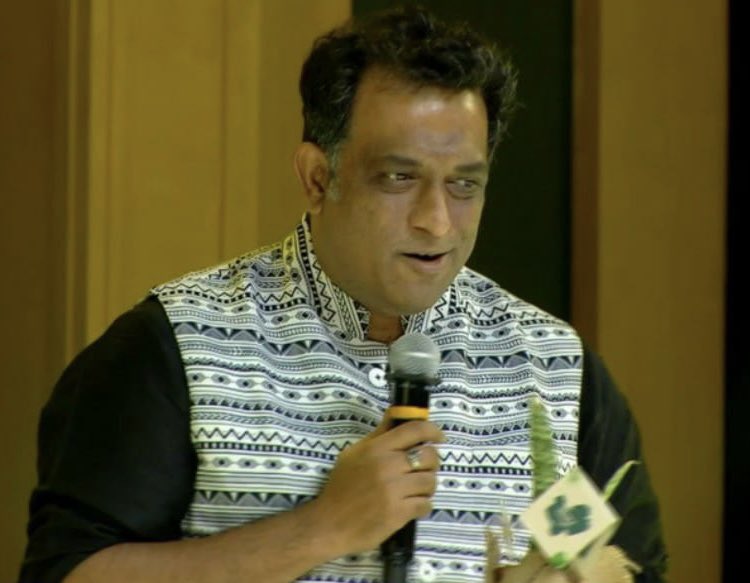 Dpiff_official's tweet photo. Today noon, the Legendary Director Ramesh Sippy &amp; Anurag Basu was duly invited to Chattisgarh by the Hon'ble Chief Minister of Chhattisgarh, Shri Bhupesh Baghel Ji @bhupeshbaghel 

It takes immense pleasure for DPIFF to initiate this prosperous relation between Tourism &amp; Cinema https://t.co/5PDHXmFgaL