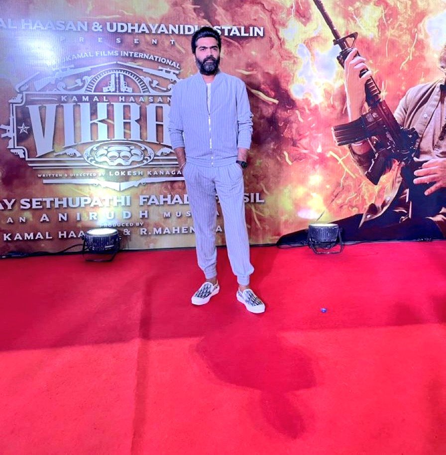 Lsattes's tweet photo. And, another BIG surprise at the #VikramAudioLaunch - @SilambarasanTR_ has turned in as a special guest🥳

A special moment indeed!🤗

@ikamalhaasan @anirudhofficial @Dir_Lokesh @RKFI @VijaySethuOffl #KamalHaasan #Anirudh #LokeshKanagaraj #FahadhFaasil #SilambarasanTR #STR #Simbu https://t.co/5gVABKn5Yl