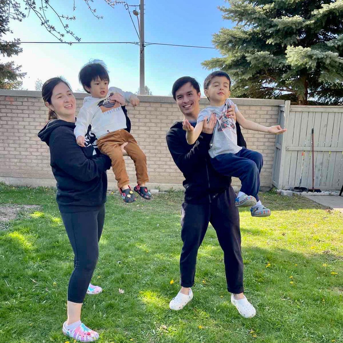 jan_lizardo's tweet photo. Play time with daddy, mommy and Jevi π
#jacelizardo #babyjace #babyjapoynice #jacelizardo5yrsold #playtime #daddy #mommy #brother #family #spring #canada #mississauga https://t.co/KWoveix3ne