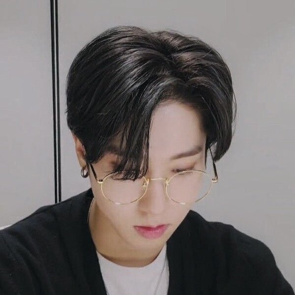 frldwd's tweet photo. #skz #minsung #мінсоны #hyunlix #хёнліксы #au

школа!ас, у якім мінхо клапоцяць толькі экзамены і адносіны сяброў, фелікс дарэмна хвалюецца, хёнджын умее варажыць на картах таро, а джысон прымушаны нечакана змяніць школу ў выпускным класе

part 1/?? https://t.co/Vm9HpJgEre
