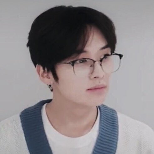 frldwd's tweet photo. #skz #minsung #мінсоны #hyunlix #хёнліксы #au

школа!ас, у якім мінхо клапоцяць толькі экзамены і адносіны сяброў, фелікс дарэмна хвалюецца, хёнджын умее варажыць на картах таро, а джысон прымушаны нечакана змяніць школу ў выпускным класе

part 1/?? https://t.co/Vm9HpJgEre