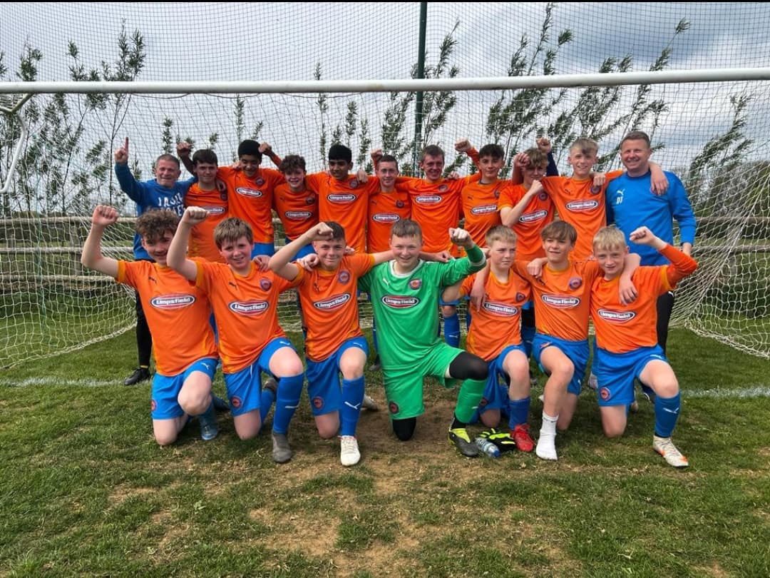 Teamgrassroots_'s tweet photo. #Endofseasonshoutouts 
#Shoutout to Caterham Puma Colts U14s - Surrey youth team league 2 winners!

Nominate your coach, club or match official for a national award 👉 https://t.co/5yDIre5FxK

#Grassrootsfootball #JuniorFootball
#AdultFootball #SundayLeague https://t.co/CbEO1eJ8Hq