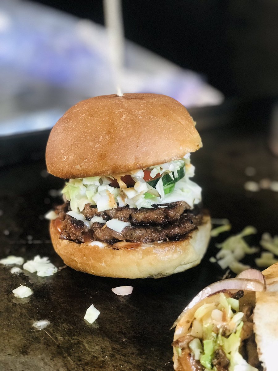 theburgerqueen_'s tweet photo. You don chop Burger today? Come make I flex you. 😁
#burgerdate 💃🏽
If not Ellz, who else? #ellzaddiction 😋 https://t.co/kJTUTN84WN