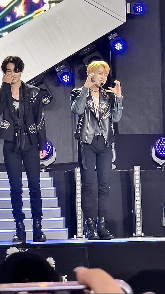 selyssax's tweet photo. 🥰I cant believe i saw my faves from so clooose 🥹🥰
#enhypen #ENGENE #ENHYPENinGermany #enhypen #KPOPFLEX #KpopFlexWithENHYPEN #ENHYPENSUNOO #MAMAMOO #MamamooInGermany #mamamoo_kpopflex #KPOPFLEX https://t.co/717NAt1vtN
