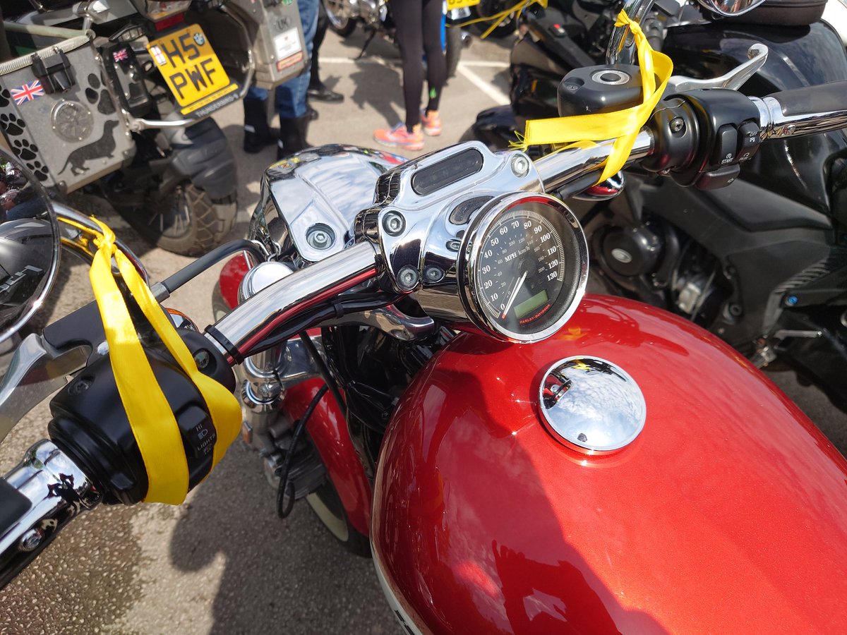 1davefergus's tweet photo. I took part in the #stephensutton ride out in aid of @TeenageCancer trust today, regretted wearing my wet weather gear as it was scorching by the time I got to the start point. #harleydavidson #motorcycles #motorbike https://t.co/uVrtLd9COL