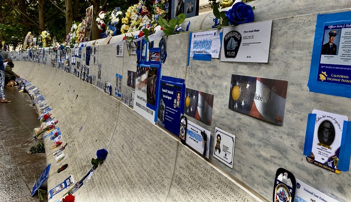 PhoenixPolice's tweet photo. Today on #NationalPeaceOfficersMemorialDay, we remember all the fallen officers who paid the ultimate sacrifice protecting our communities. #PoliceWeek2022 https://t.co/uADiRFNCGb